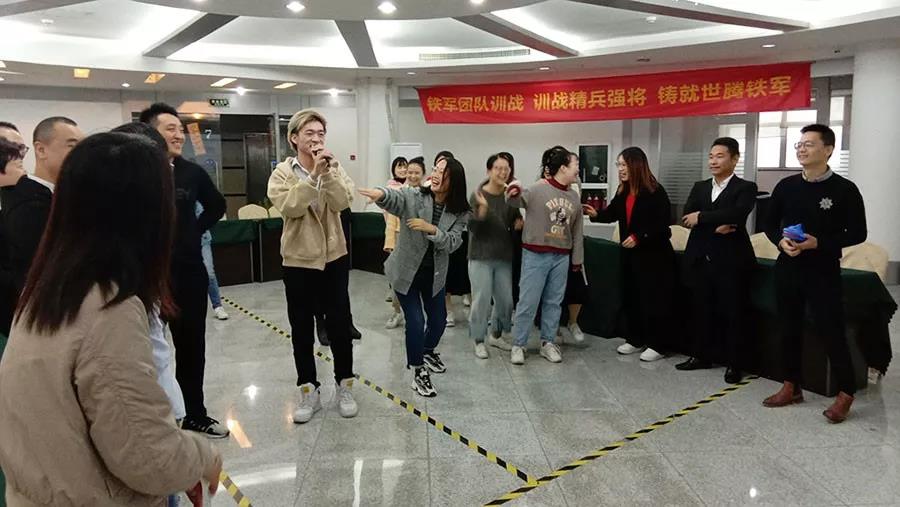 人生就是博官网控股晨会：促进企业文化建设，展示人生就是博官网人风采！