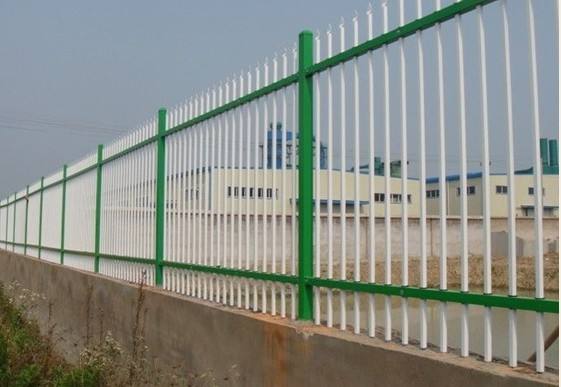 道路铁艺护栏安装定做哪家好？